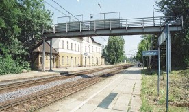 Iłowo, budynek stacyjny, widok z peronu, 30.06.1999 (2). Fot. J....